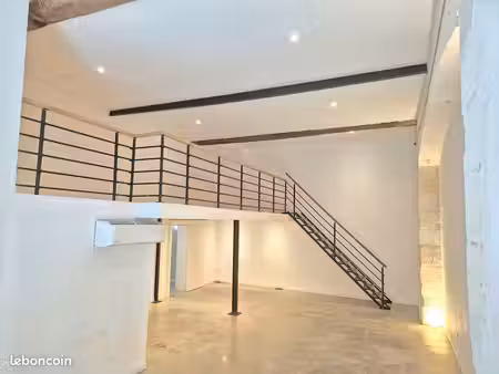 local professionnel de caractère – 85 m² – montpellier clémenceau / rondelet