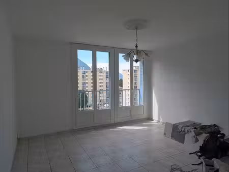 location t4 fontaine