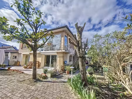 eybens maison individuelle d'environ 145 m2 avec jardin et