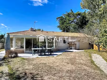 maison de 145m² avec dépendances.