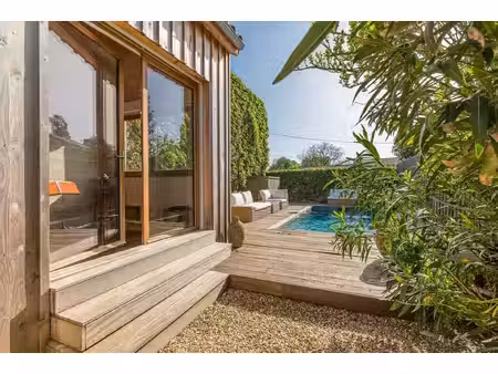 maison en pierre avec piscine et dépendance