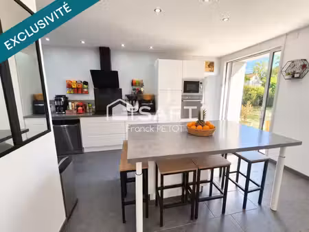 longère en pierre rénovée – terrain d'environ 1 100 m² – à 10 km de l'océan