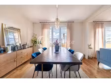 appartement t5 avec double garage  balcon  ascenseur et cave