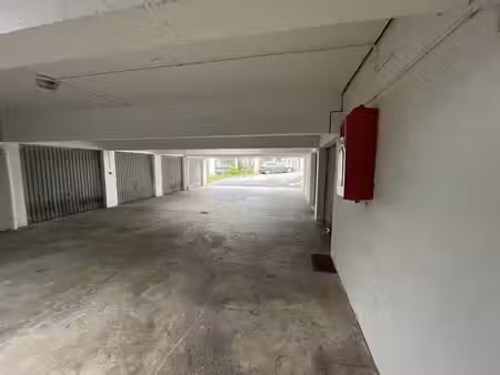 box fermé de 33 5 m2 dans une résidence sécurisée