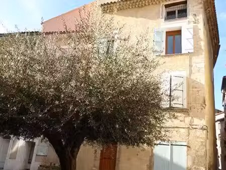 location appartement 2 pièces 40 m² à belgentier (83210)