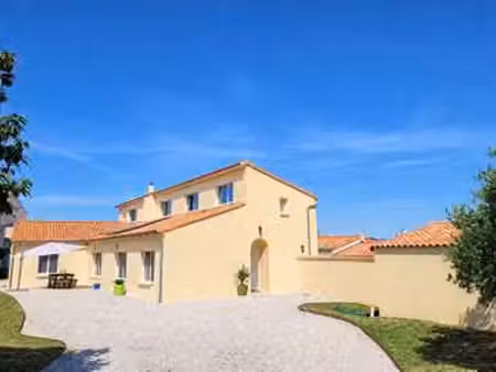 vente maison à la roche-sur-yon (85000) : à vendre / 315m² la roche-sur-yon
