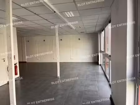 location bureaux quimper 29000 163m²