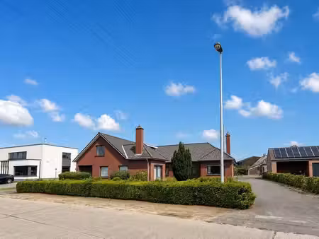 te koop  veelzijdige open bebouwing bestaande uit 2 wonin...