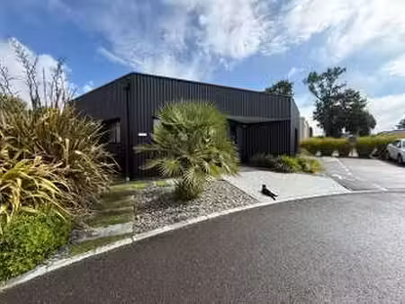 location bureaux et commerces à betton (35830) : à louer / 94m² betton