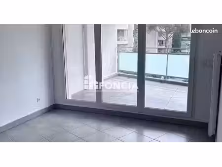 bel appartement 3 pièces avec grande terrasse et double garage
