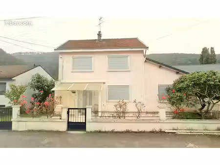 maison dans les ardennes avec vue sur la vallée de la meuse