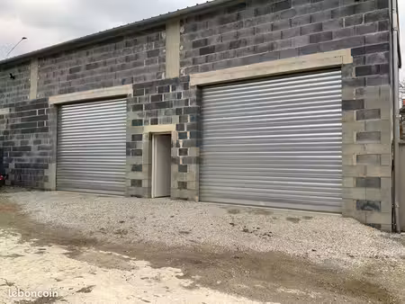 garage hangar dépôt