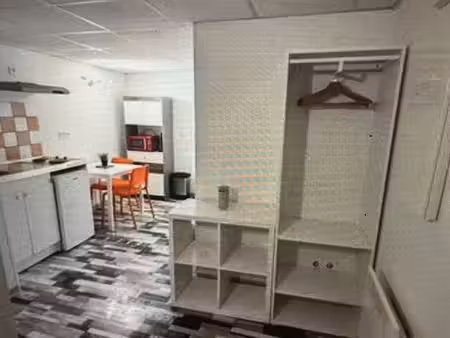 studio meublé rénové – terrasse privée – centre-ville – idéal étudiant