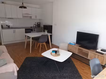 appart t2 proche ubs  bail étudiant