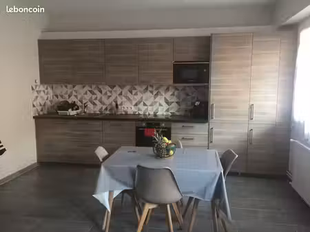 t3 de 57 m² avec parking à chateauvert
