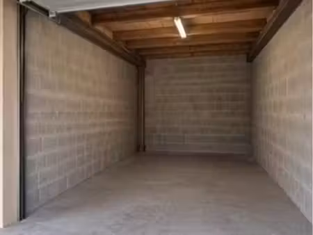 box / local de stockage 30 m²