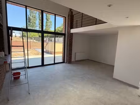 ancienne grange rénovée – 140 m² – 3 chambres – jardin