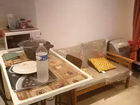 ré louer mon studio50m.withtélévision entièrement meublée  canapé  réfrigérateur  ustensil