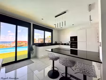 a vendre - propriete d'exception avec vue mer imprenable & studio attenant - sainte anne