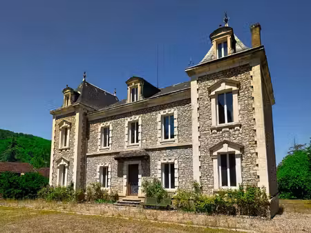 ensemble en pierre à rénover sur 12 676 m2