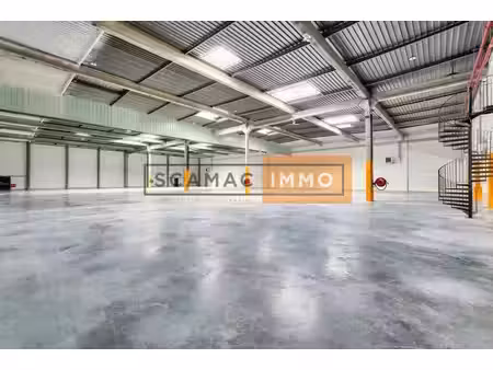 location entrepôt trappes 78190 2747m²
