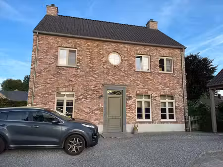 vrijstaande woning te huur met 3 slaapkamers.