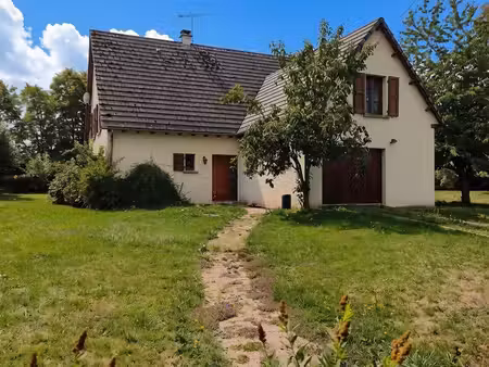 maison à arches (15200)