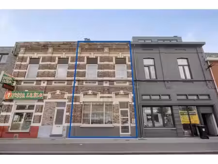 instapklare eengezinswoning met 3 slaapkamers en deels overdekte koer  gelegen op fietsafs