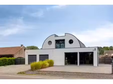 perfect instapklare woning met aparte handelsruimte