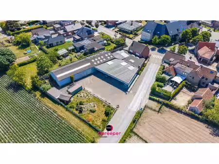 projecteigendom met tal van ontwikkelingsmogelijkheden op perceel van 2.084 m²