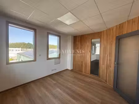 location bureaux saint-pavace 72190 128m²