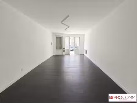 location commerce nimes 30900 75m²