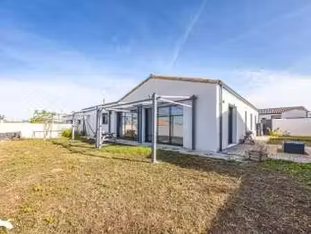 vente maison à niort (79000) : à vendre / 109m² niort