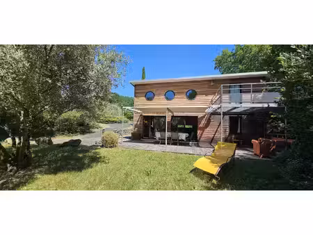 maison d'architecte de 65m² situé à vitrac  l'un des villages les plus prisés du périgord.