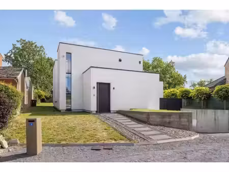 moderne woning met zuidtuin rustig gelegen te hees