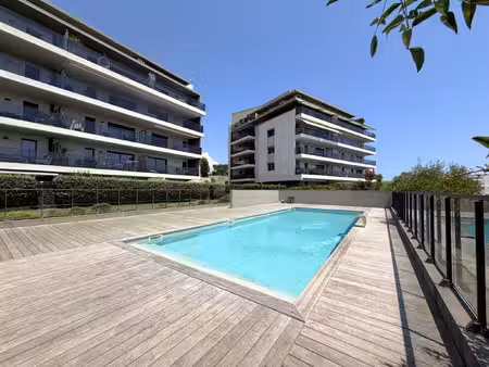 lumineux 3p en étage au calme avec balcon et box en sous-sol