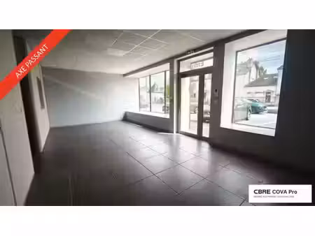 location commerce dole 230 m²