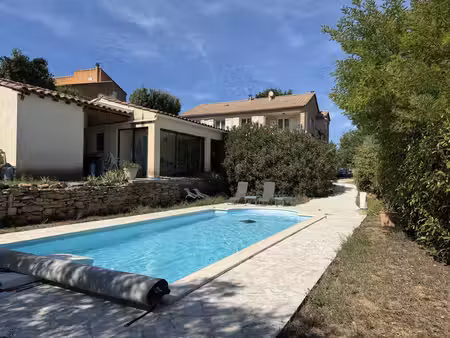 laudun - grande maison familiale avec appartement  piscine et terrain 1279m2