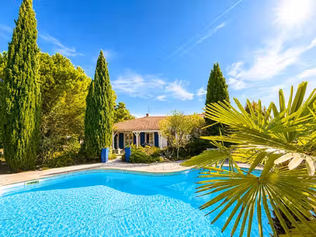 maison de plain-pied 4 chambres avec piscine garage et dépendance