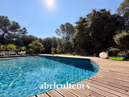 belle propriété avec terrain  piscine/ poolhouse  dépendance à rognes 13840