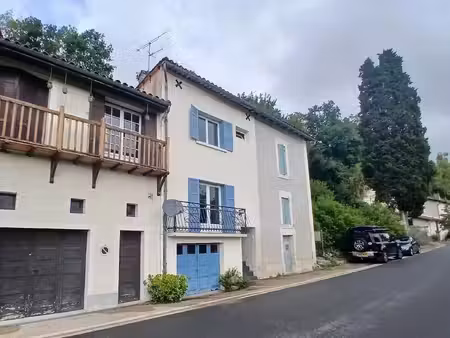 propriété de 2 chambres située dans un village très prisé.