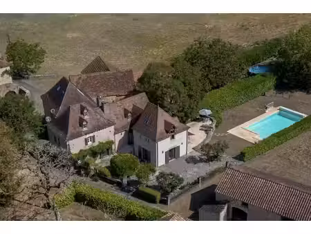 à 10 minutes de cahors : belle propriété en pierre avec 3 chambres  une annexe et une pisc