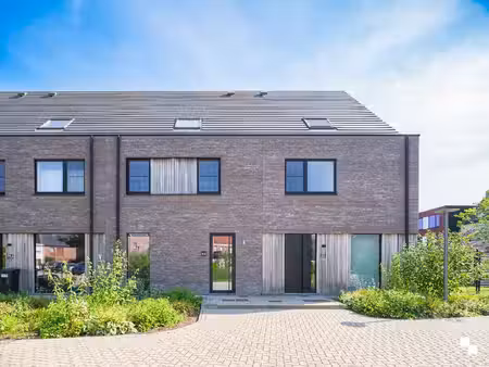 nieuwbouw op woonerf met vijf slaapkamers te zwijnaarde
