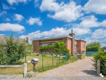 op te frissen alleenstaande woning te koop in merelbeke-melle