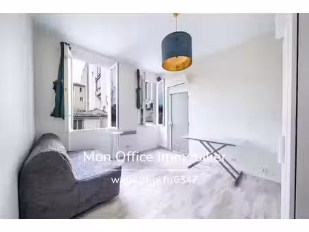 référence : 7209-mco - appartement une pièce au premier étage refait à neuf
