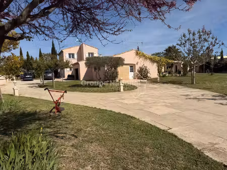 villa clarensac 5 chbres + p2 de 47m2 sur 2500m2 avec piscine