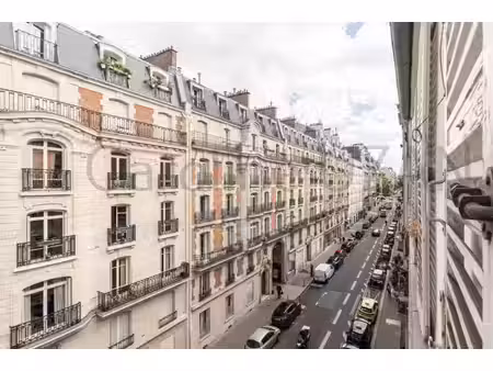 appartement 3 pièces  2 chambres situé rue de tocqueville 75017 paris  au 1er étage/4