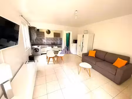 location appartement 1 pièces 31m2 hyères 83400 - 620 € - surface privée