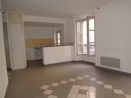 vence centre - spacieux appartement 2 pièces - pas de parking