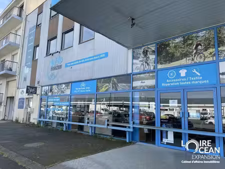 vente commerce 715m²